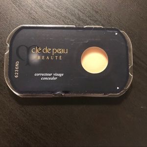 cle de peau Concealer In Beige